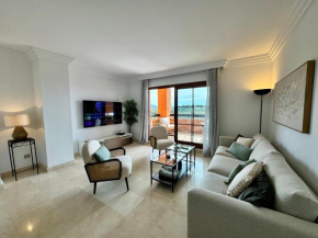 Piso de lujo totalmente equipado a estrenar para 6, Estepona